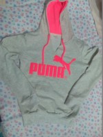 Sudadera gris con rosa